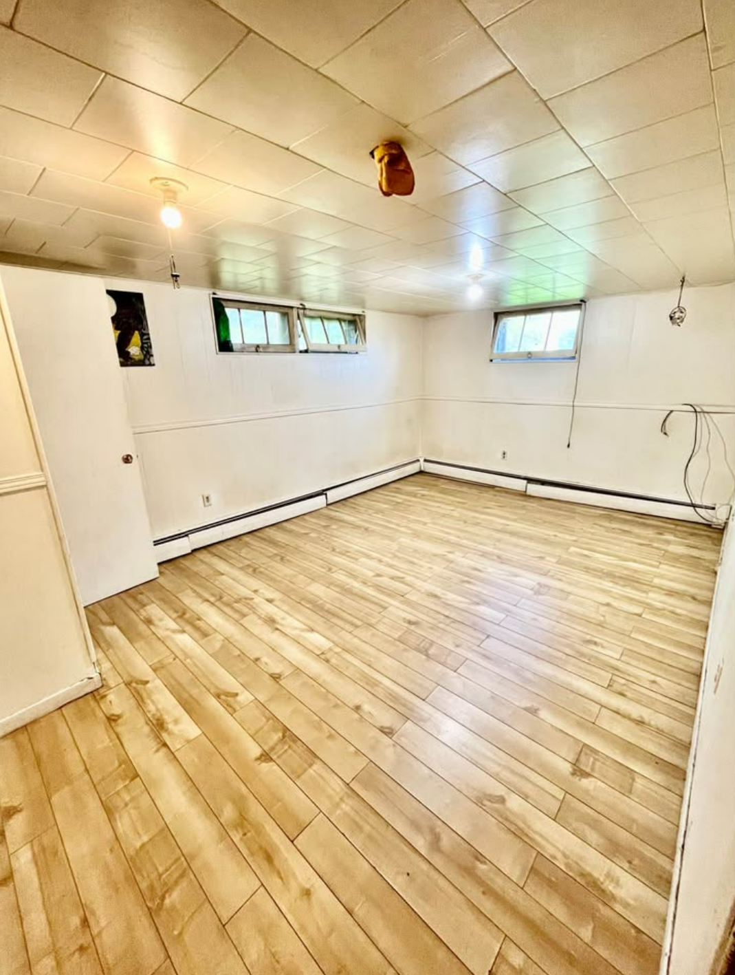 1003 Smythe St - 2 - Room